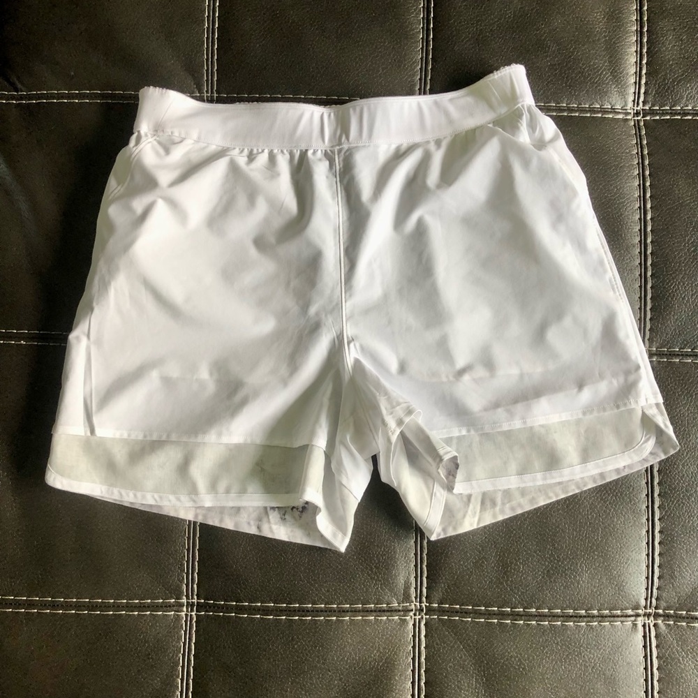 NWT Lululemon Print Flat Front Relaxed Shorts 4.5” Aquila Rhino Grey Multi 10 - Picture 7 of 12